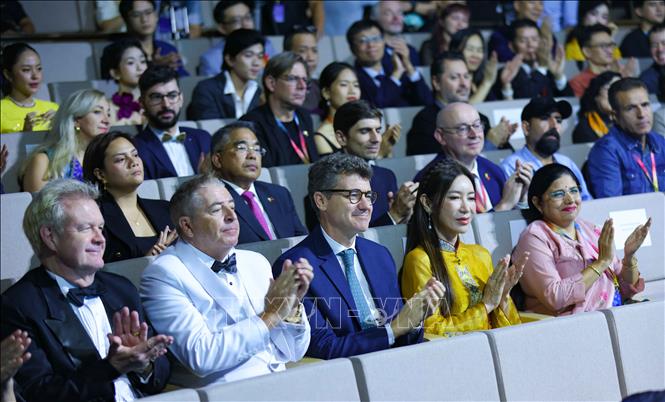 Đại biểu dự khai mạc. Ảnh: Thanh Tùng - TTXVN